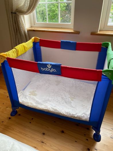 Baby travel cot
