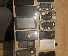 Phones for parts/repair.