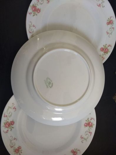 Lovely Set of Five Matching Vintage Floral Tea Plates by Tuscan China in a Lovely Pattern Featuring Subtle Pink Rose Posies with Swags