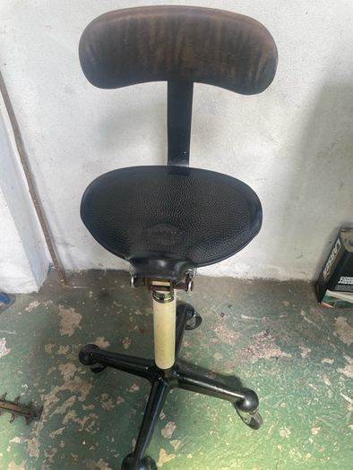 Pagusa Saddle Stool