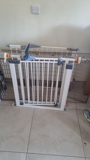 baby proof 3 stair gates and 1 fire gaurd