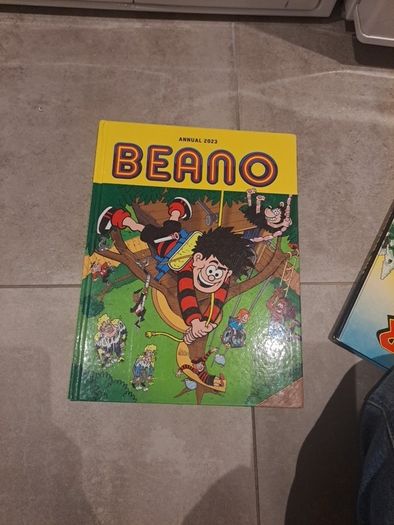 beano and dandy comic annuals and specials