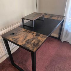 Desk 140cm x 60cm