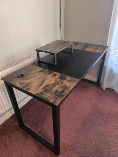 Desk 140cm x 60cm