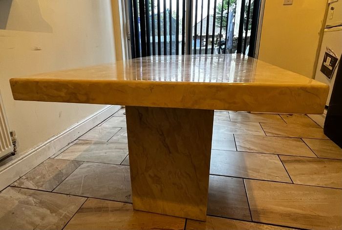 dinning marble table