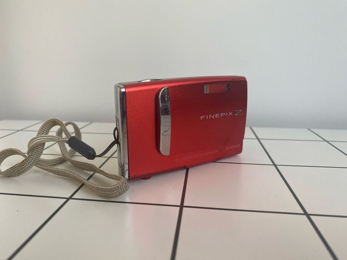 Fujifilm Digital Camera FinePix Z10fd 7.2MP Red Working No Charger