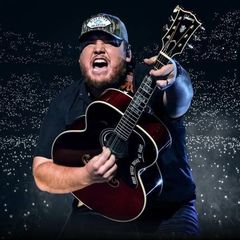 Luke Combs Standng