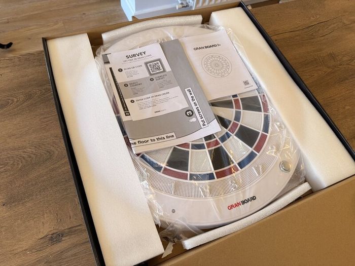 GranBoard 3s White Edition Dartboard with 12 KOTO Soft-Tip Darts
