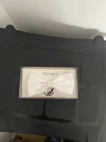 White bow-tie (Suitable)