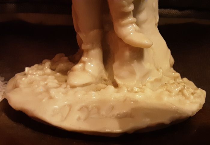 two nice figurines, ( m 1 )