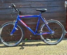 Bicycle and bicycle stand