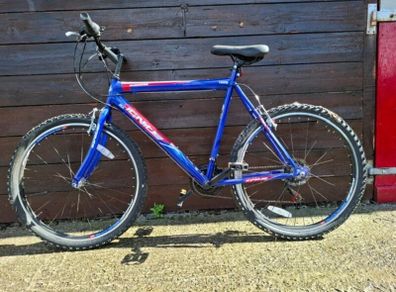 Bicycle and bicycle stand