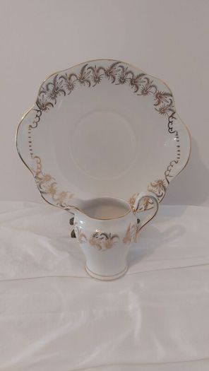 Fabulous Vintage Royal Tara Fine Bone China 14 Piece Breakfast Teaset for Four in a Beautiful Gilt Feathery Repeat Pattern, no. 947