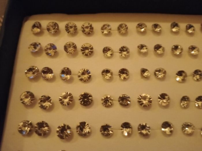 Ear Rings 100 Pairs in Display Box