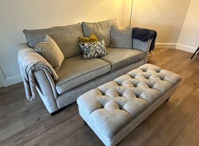 Fineline Monroe couch