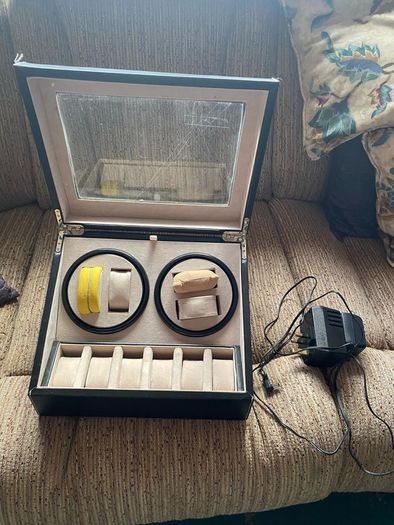 Electric watch moving cabinet
