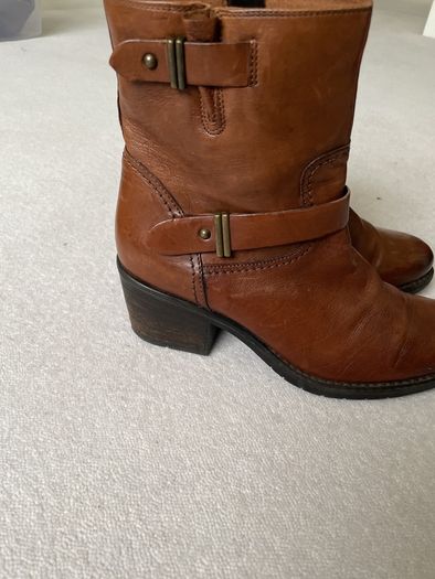 Clarks brown leather boot Size 6.5
