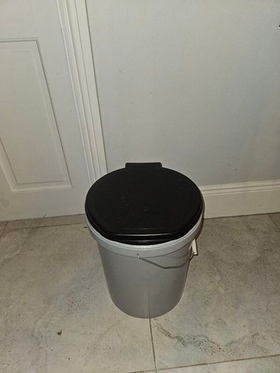Portable toilet bucket