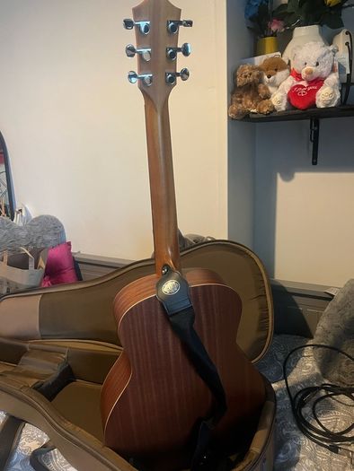 Taylor GS Mini semi acoustic