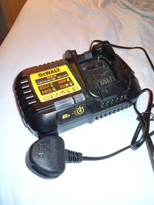 DeWalt battery charger DCB116 Fast charger