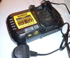 DeWalt battery charger DCB116 Fast charger