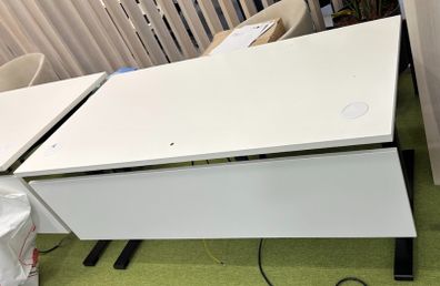 Sit and Stand Desk Workstation