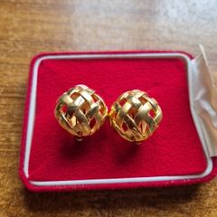 Vintage Gold Tone Earrings