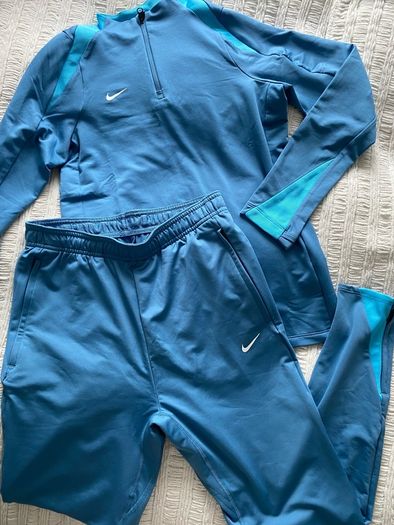 NEW Nike tracksuit 147-158cm