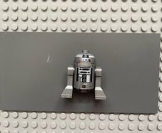 lego star wars sw0303 Astromech Droid minifigure, R2-Q2 (Small Red Dots)
