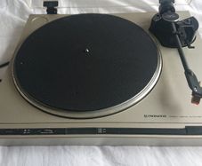 Pioneer PL-320  Turntable