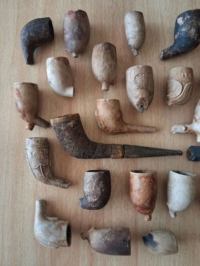 Lot of vintage clay pipe bowls
