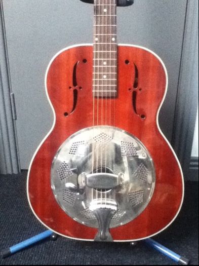 Rogue Resonator Biscuit Guitar
