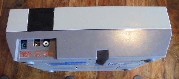 Nintendo NES + 2 Controllers + Power supply + Region Free-Pal A/B