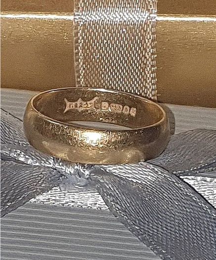 Pristine Vintage 22ct Gold Wedding Band-B.BROS