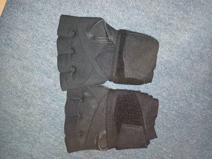 Adidas gloves size L