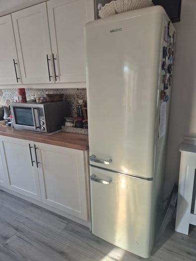 ElectriQ Retro Cream Fridge Freezer