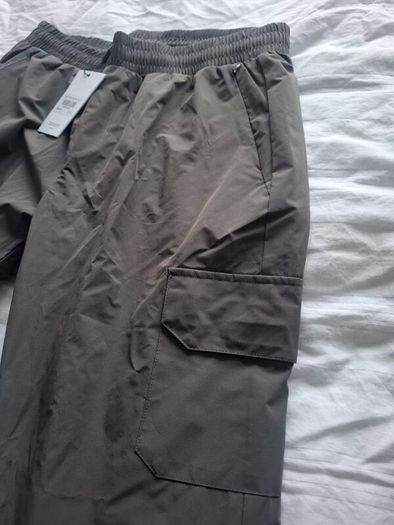 Relaxed fit Nylon Cargo pants in Grey /Medium