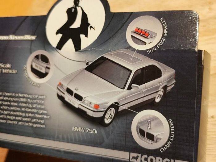 Corgi 1:36 007 James bond BMW 750i Tomorrow Never Dies