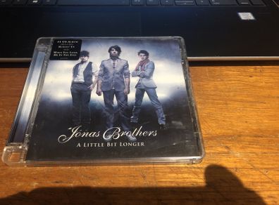 Jonas Brothers " A Little bit Longer"