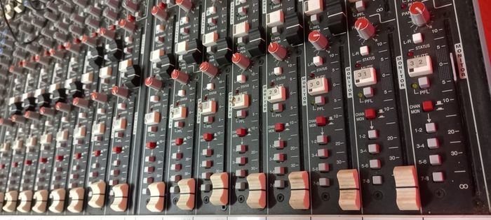 Allen and Heath GS3000 Mixing desk no offers