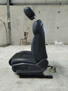 Audi Q8 Front Seats