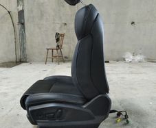 Audi Q8 Front Seats