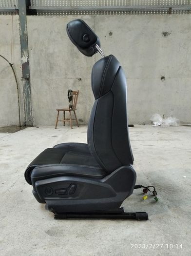 Audi Q8 Front Seats