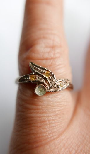 Vintage Sterling Silver Decorative leaf design ring with small stones