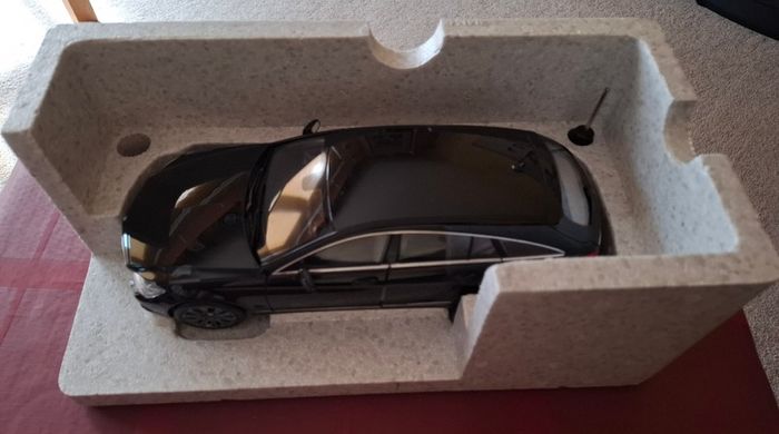 Mercedes Benz - Cls-class Estate 2012 - 1/18 - New In Box