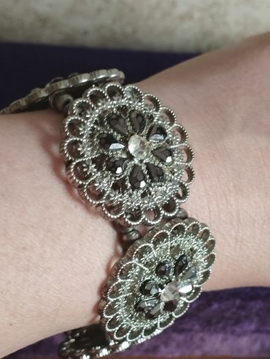 Vintage bracelet in silver tone with rhinestones.