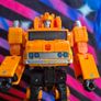 Transformers Earthrise War for Cybertron Autobot Grapple action figure Image 2