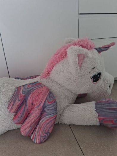 Giant Unicorn