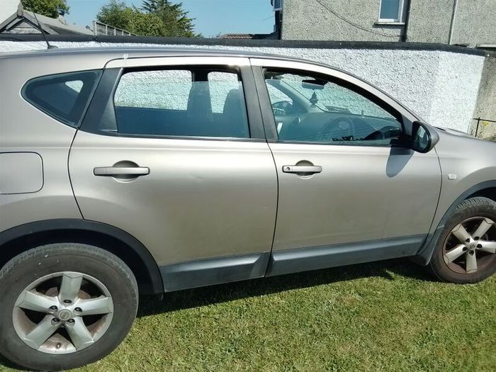 Nissan qashqai car