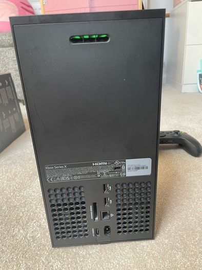 xbox series x ( comes with controller box and cables aswell )